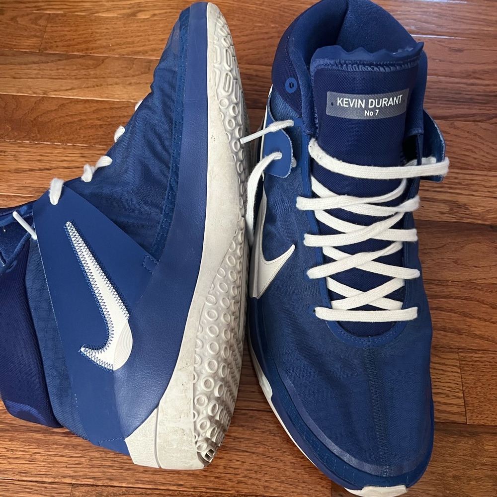 Men’s size 16 KD